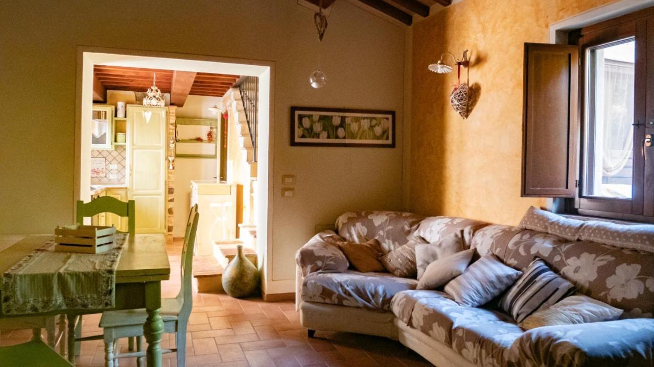 Il Casale Di Fiore Cannara Bagian luar foto