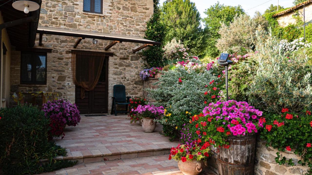 Il Casale Di Fiore Cannara Bagian luar foto