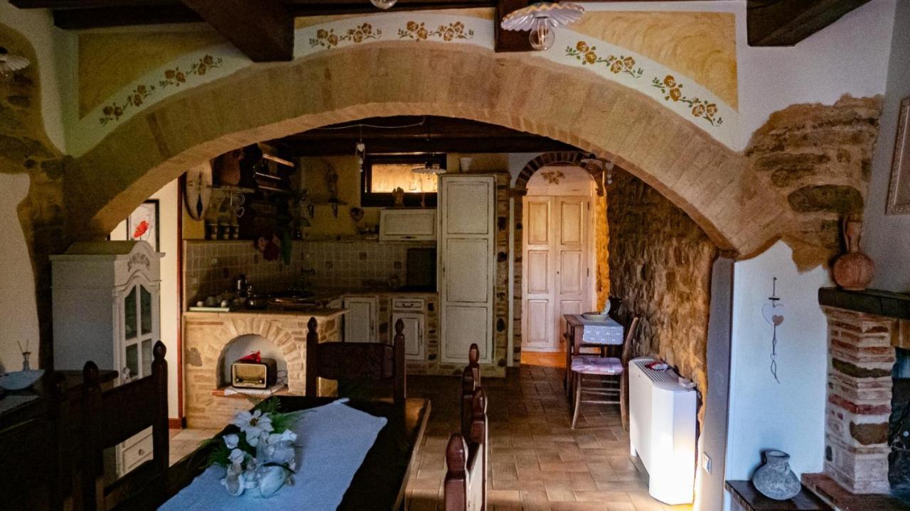 Il Casale Di Fiore Cannara Bagian luar foto