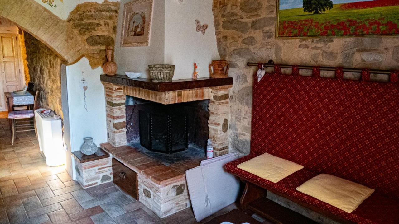 Il Casale Di Fiore Cannara Bagian luar foto