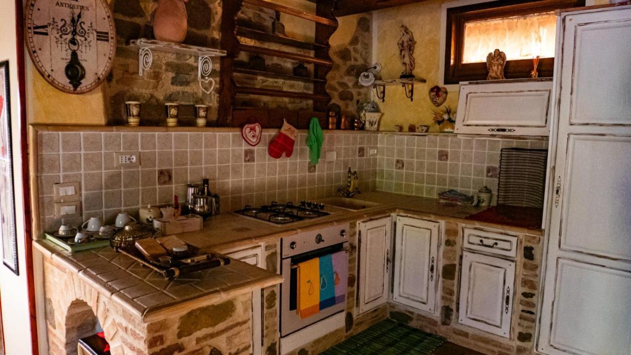 Il Casale Di Fiore Cannara Bagian luar foto