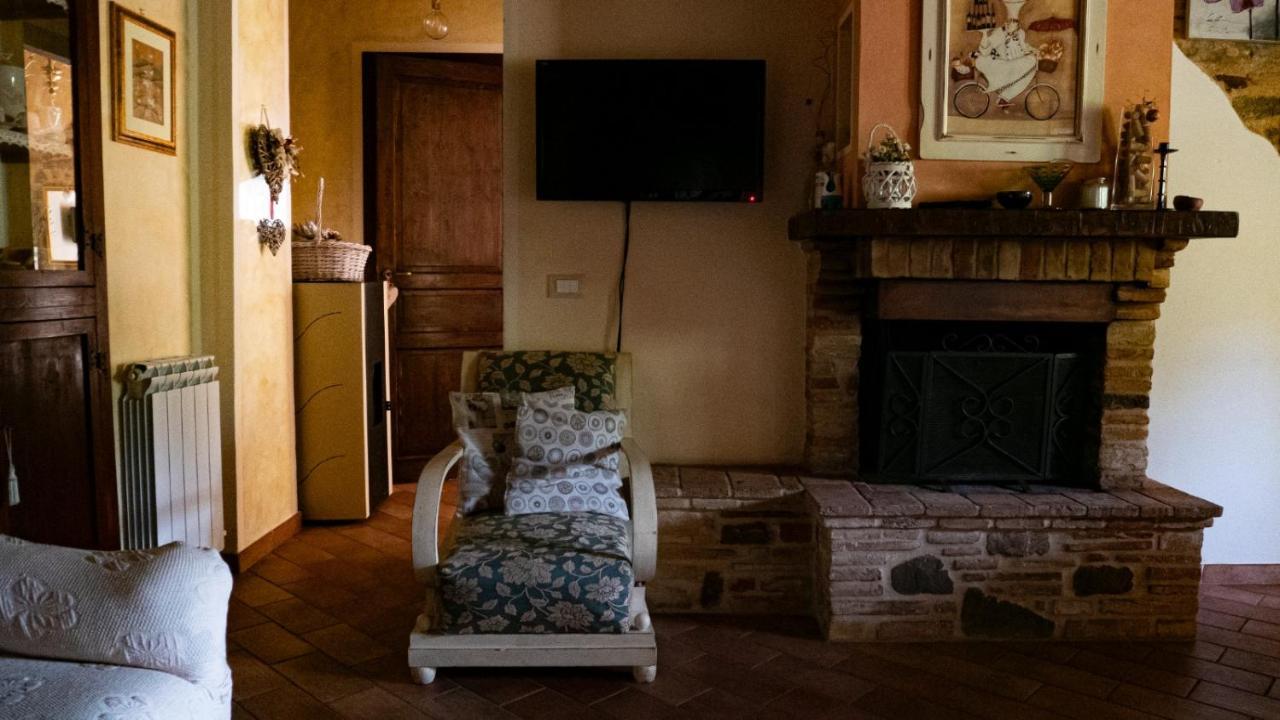 Il Casale Di Fiore Cannara Bagian luar foto