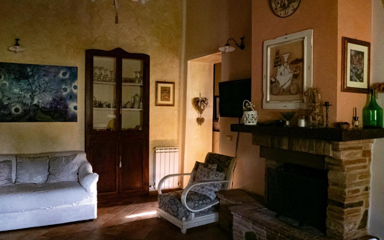 Il Casale Di Fiore Cannara Bagian luar foto